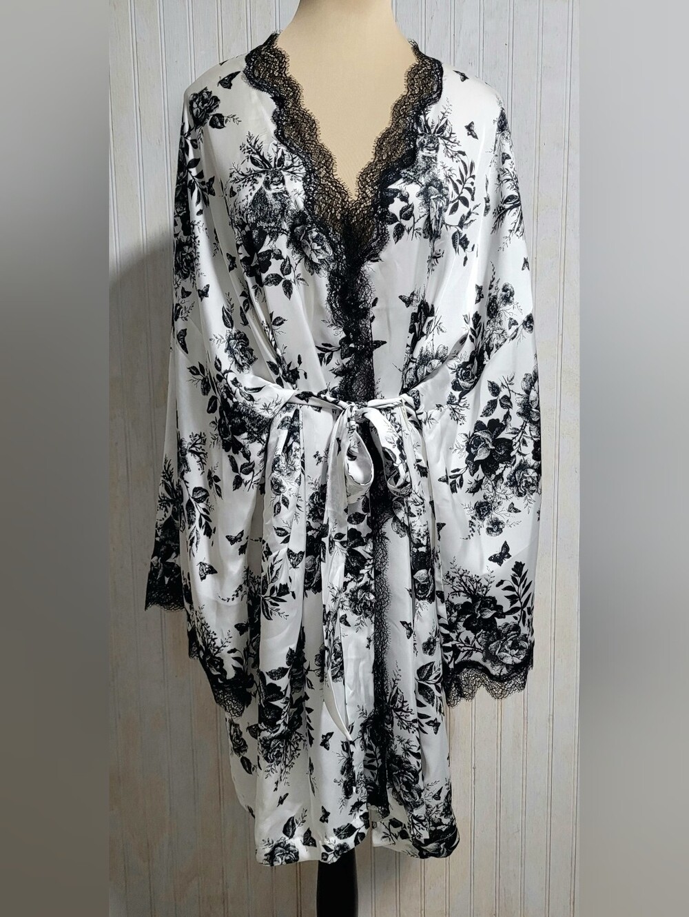 Victoria's Secret Black White Toile Floral Lace Satin Robe XL/XXL NWT